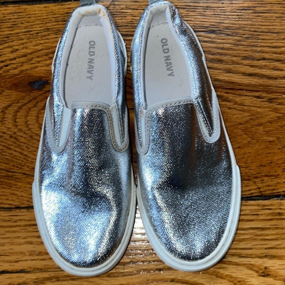 Old navy size 1 silver slip ons